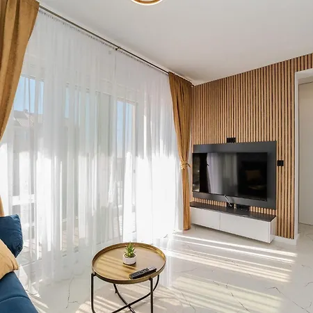 Apartment La E Bella